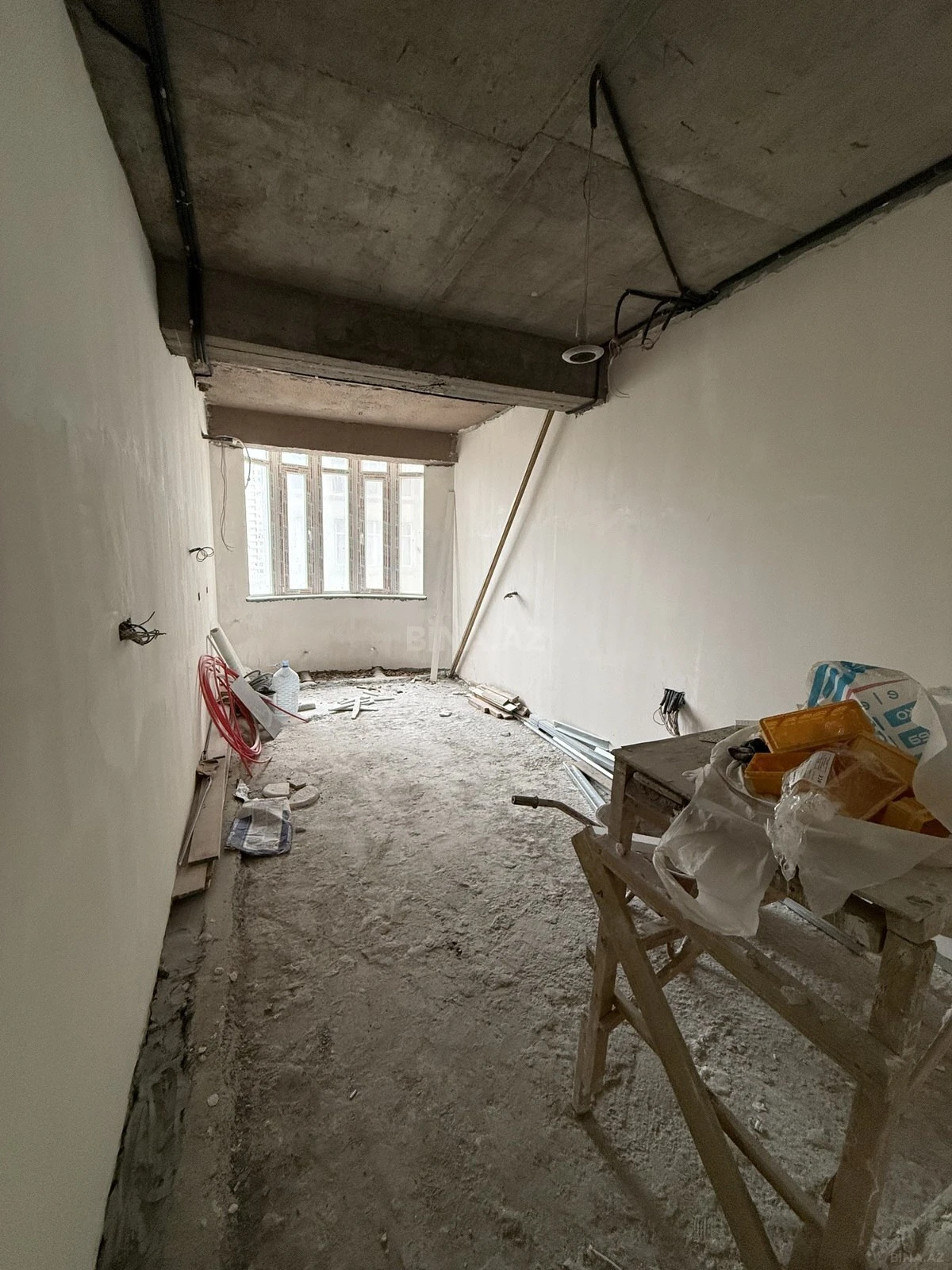 Satılır 4 otaqlı mənzil 163 m²