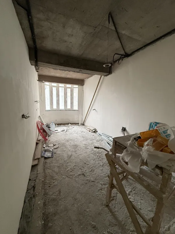 Satılır 4 otaqlı mənzil 163 m²