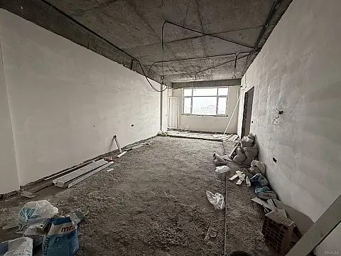 Satılır 4 otaqlı mənzil 163 m²