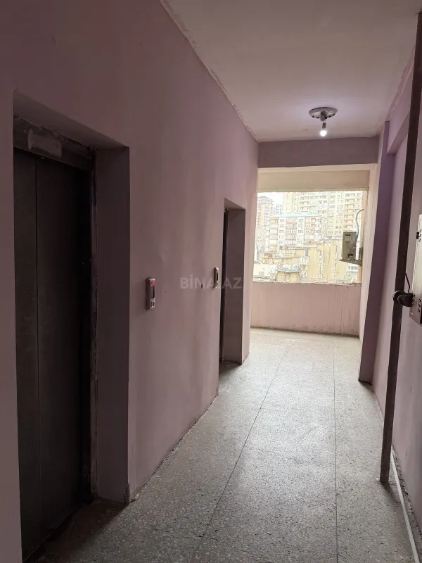 Satılır 4 otaqlı mənzil 163 m²
