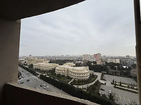 Satılır 4 otaqlı mənzil 163 m²