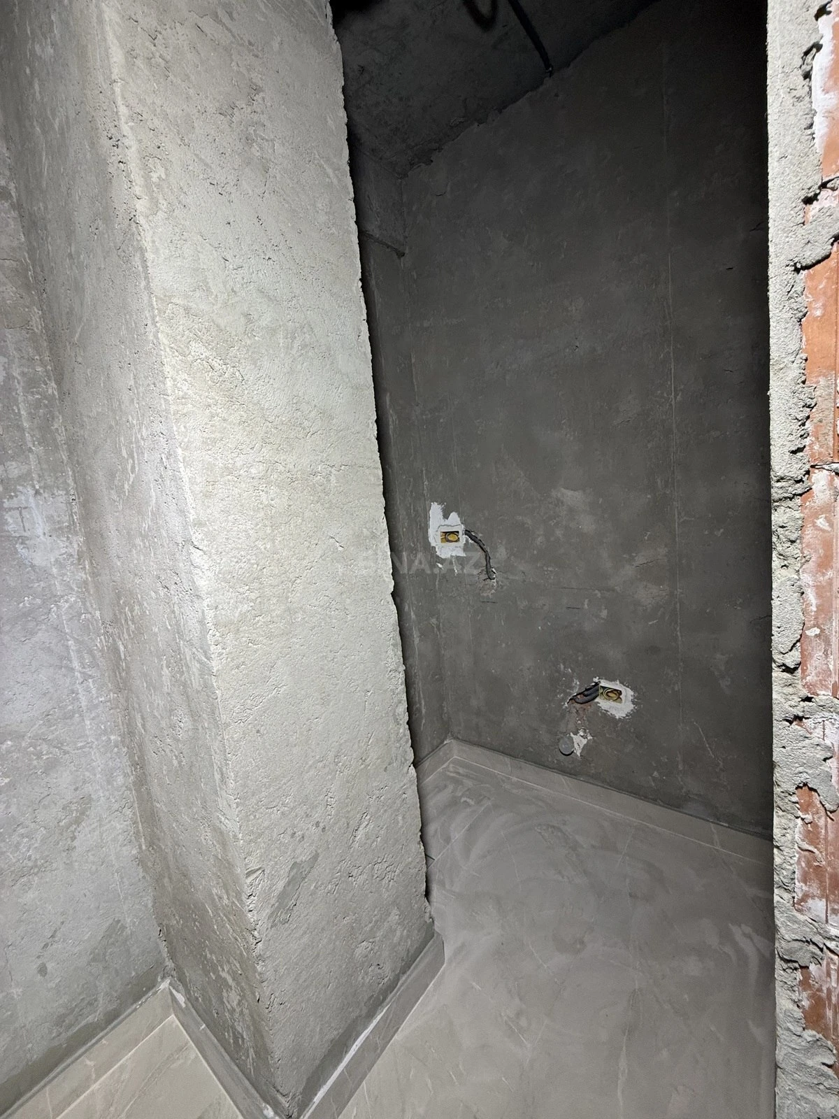 Satılır 4 otaqlı mənzil 163 m²