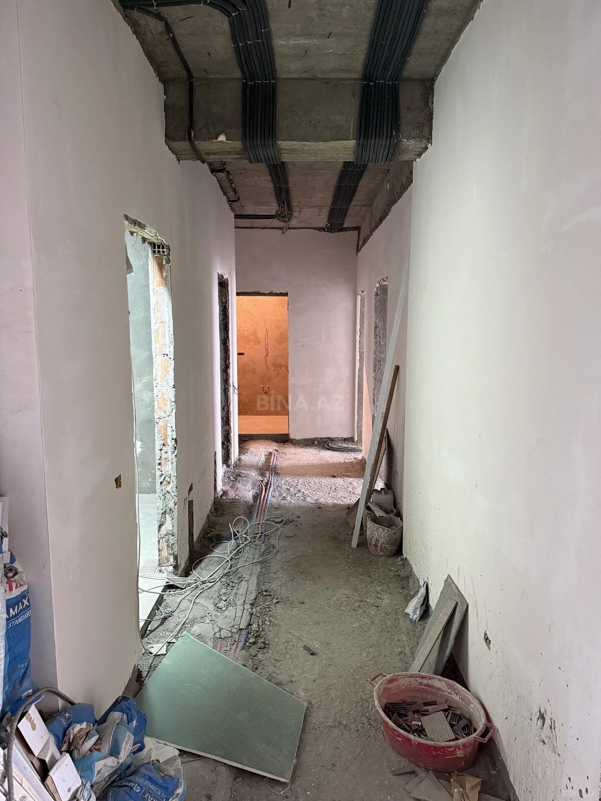 Satılır 4 otaqlı mənzil 163 m²