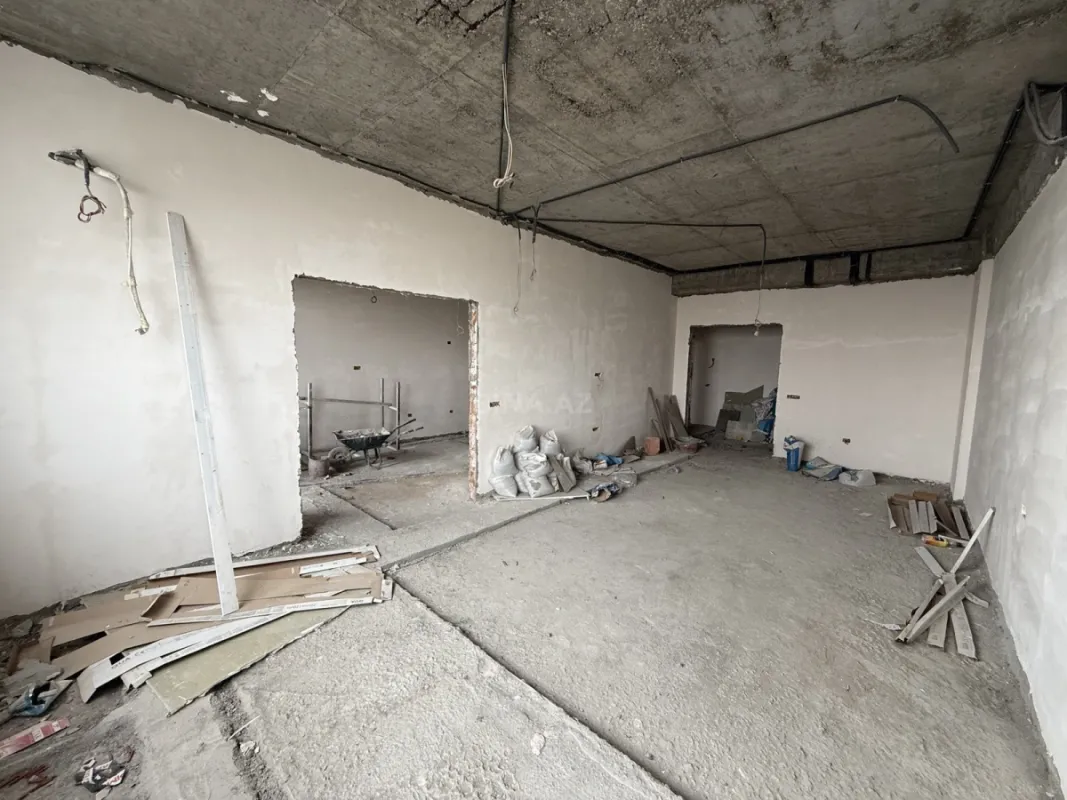 Satılır 4 otaqlı mənzil 163 m²