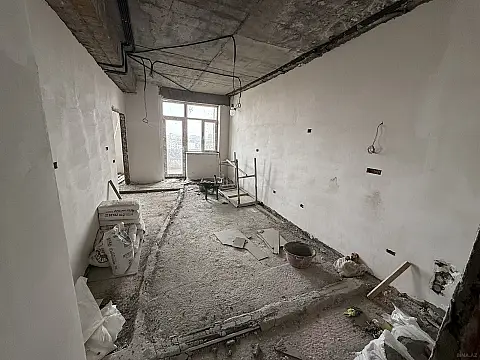 Satılır 4 otaqlı mənzil 163 m²