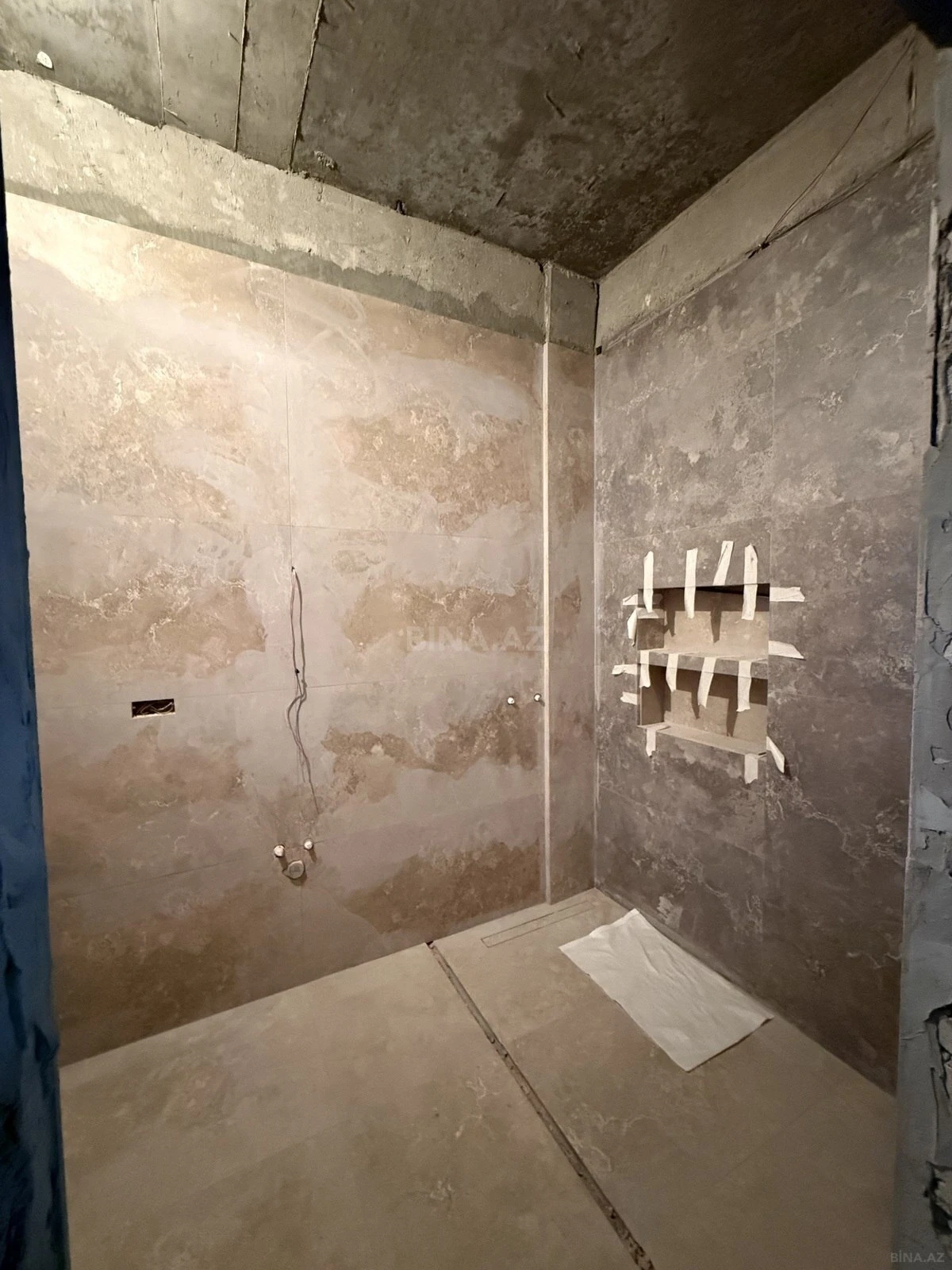 Satılır 4 otaqlı mənzil 163 m²
