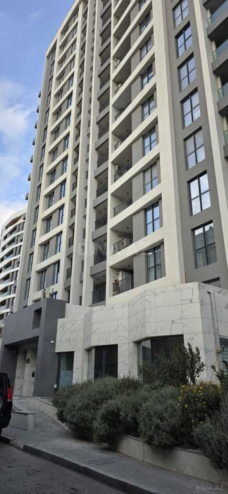 Satılır 5 otaqlı mənzil 258 m²