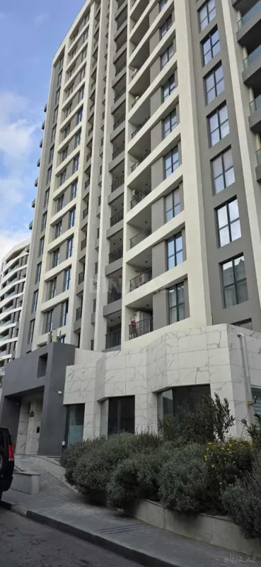 Satılır 5 otaqlı mənzil 258 m²