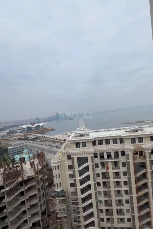 Satılır 5 otaqlı mənzil 258 m²