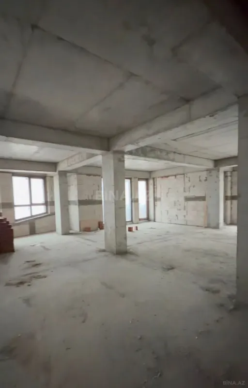 Satılır 5 otaqlı mənzil 258 m²