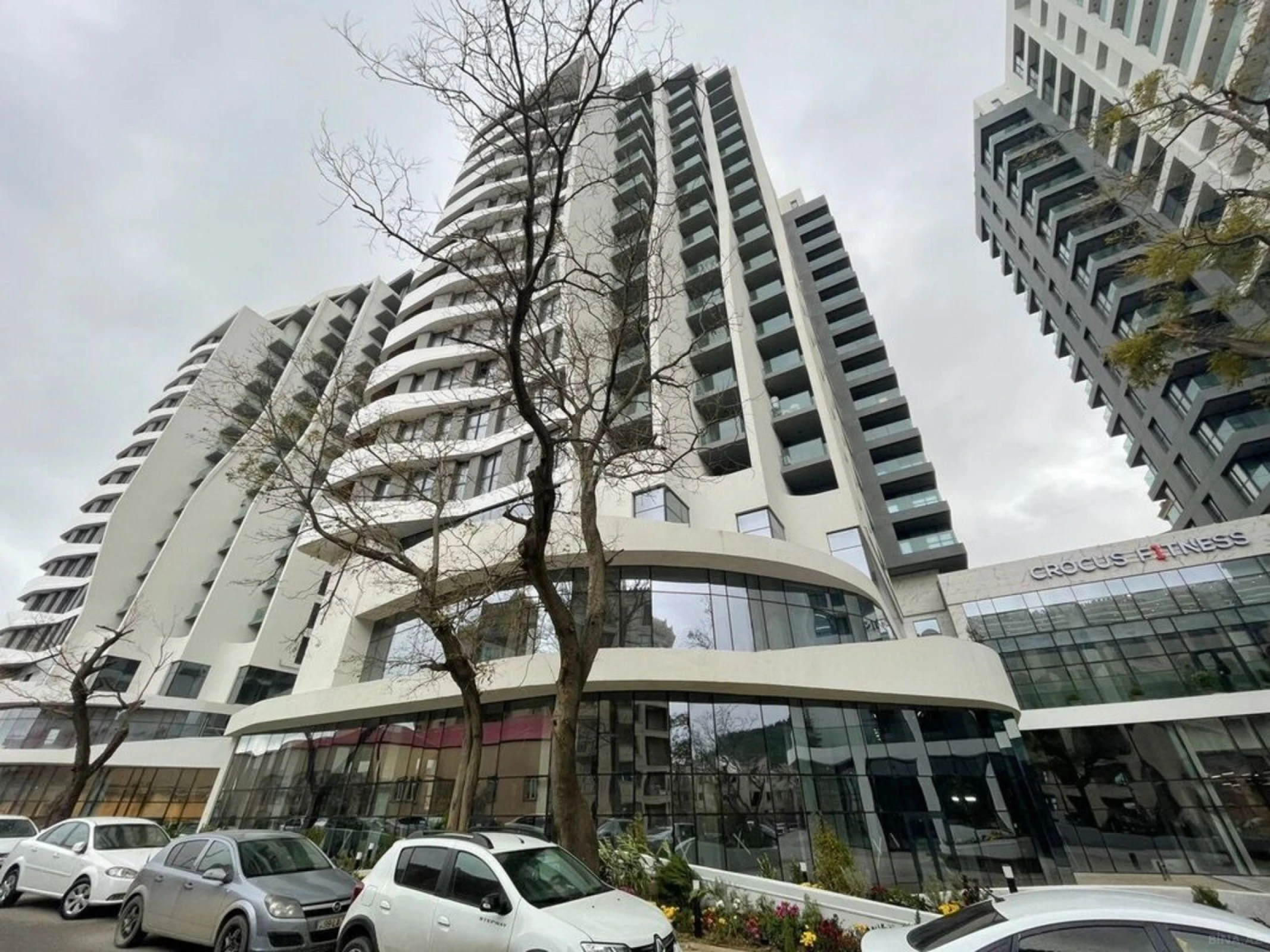 Satılır 5 otaqlı mənzil 258 m²