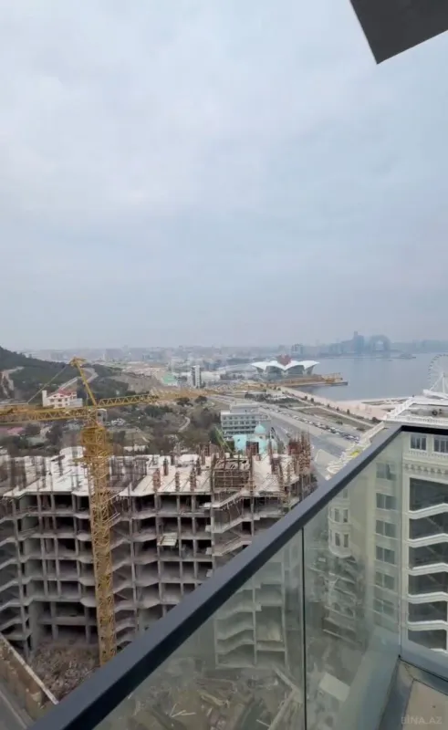 Satılır 5 otaqlı mənzil 258 m²