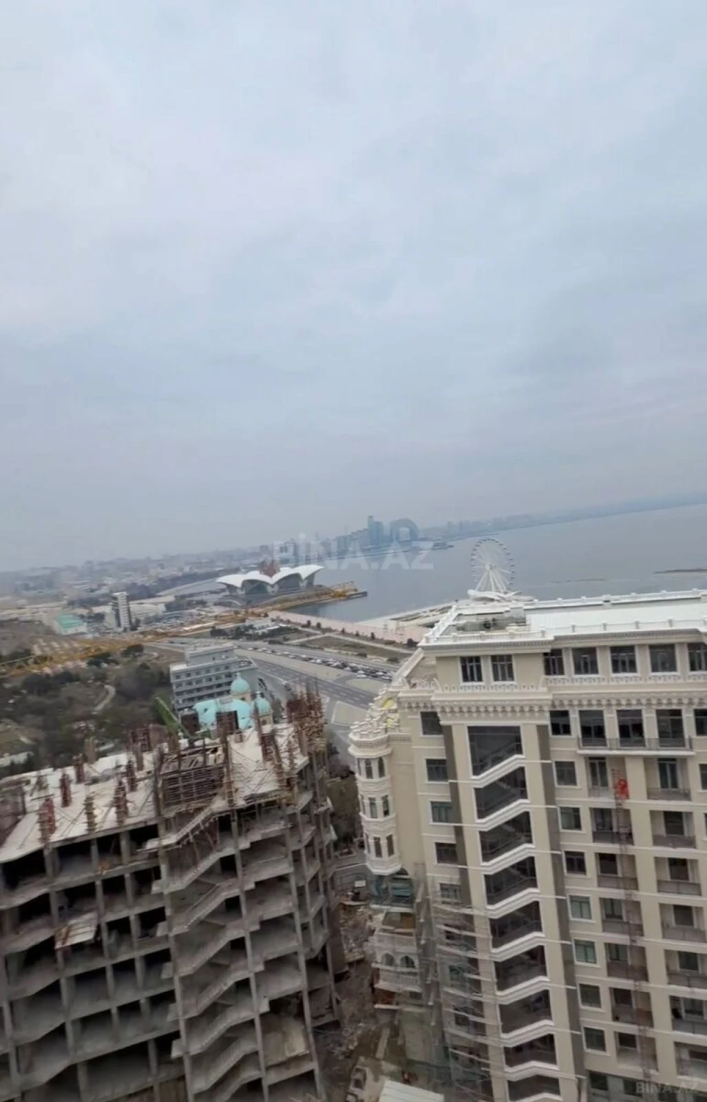 Satılır 5 otaqlı mənzil 258 m²