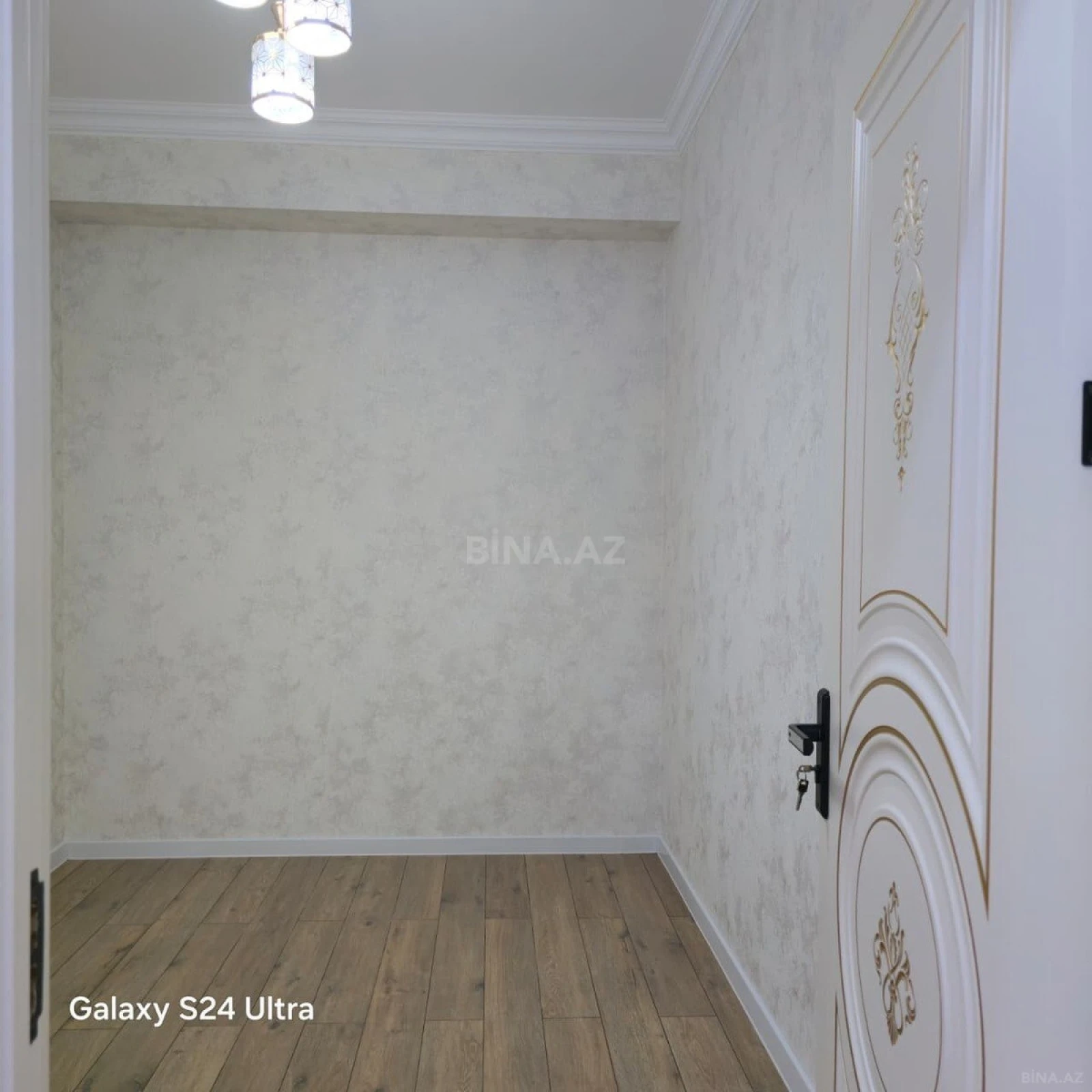 Satılır 3 otaqlı mənzil 96 m²