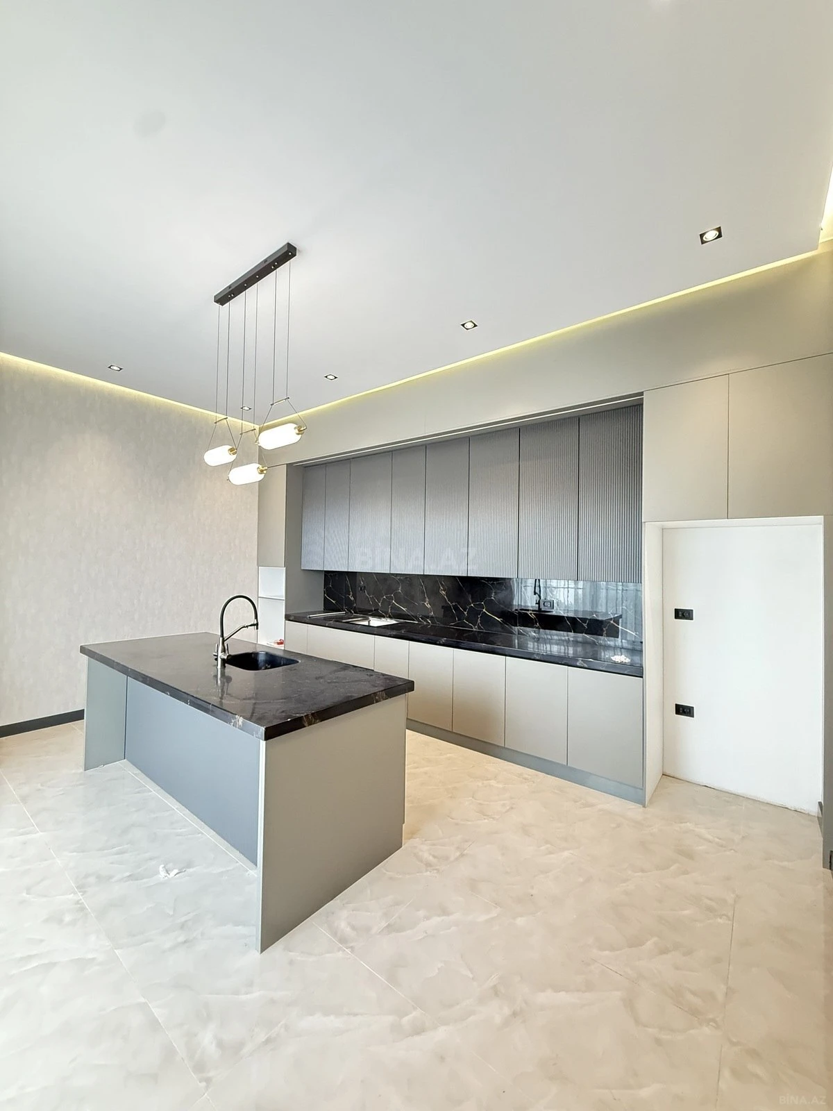 Satılır 6 otaqlı həyət evi 400 m²