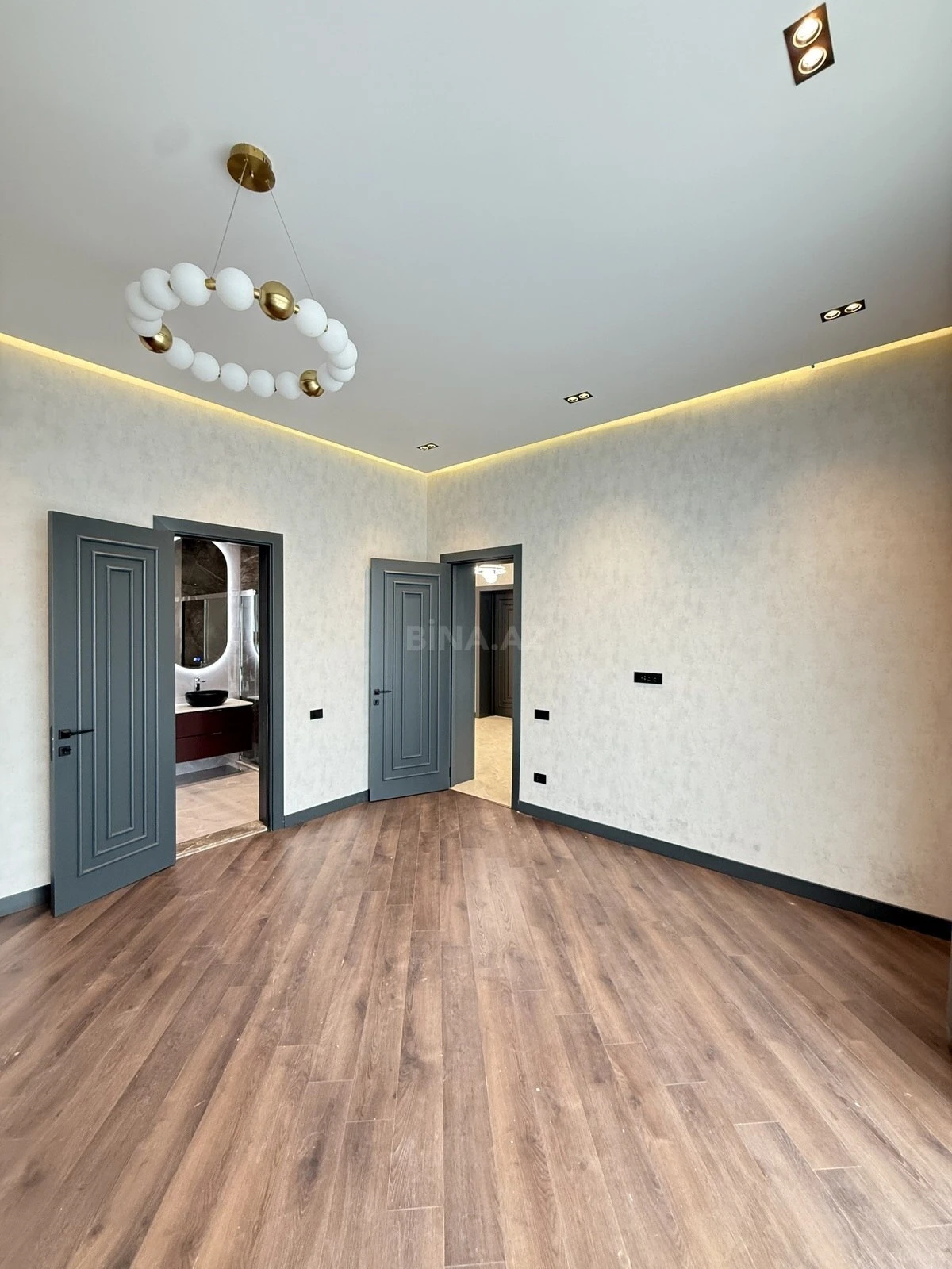 Satılır 6 otaqlı həyət evi 400 m²