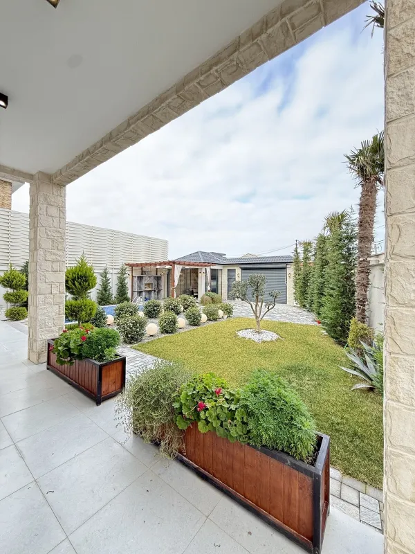 Satılır 6 otaqlı həyət evi 400 m²