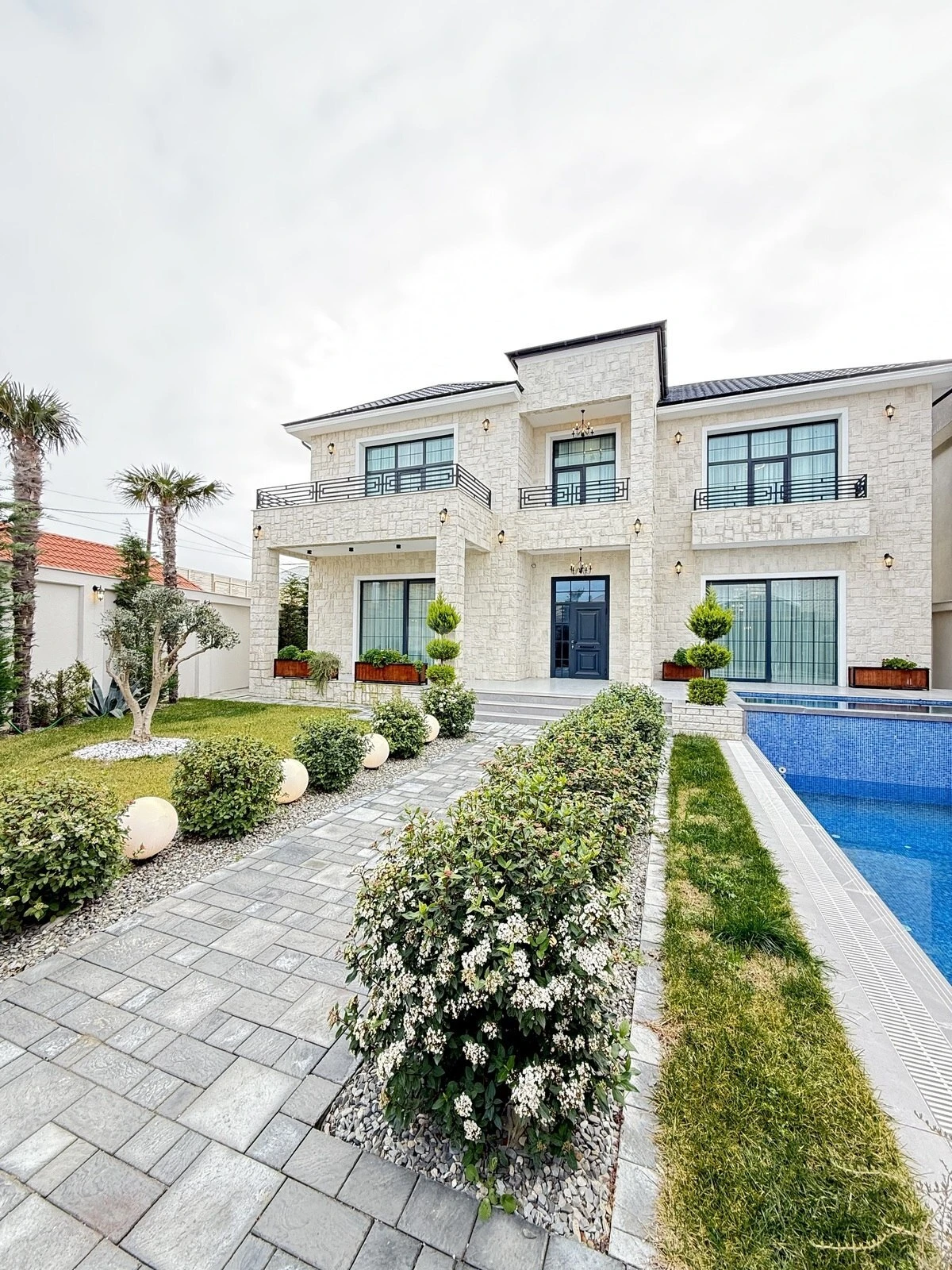 Satılır 6 otaqlı həyət evi 400 m²