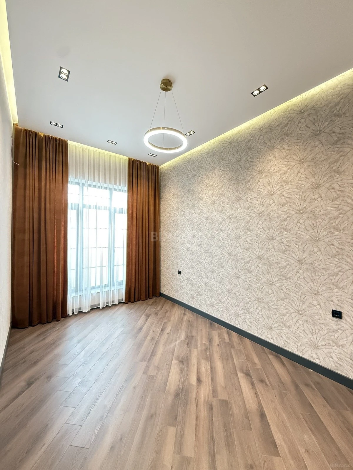 Satılır 6 otaqlı həyət evi 400 m²