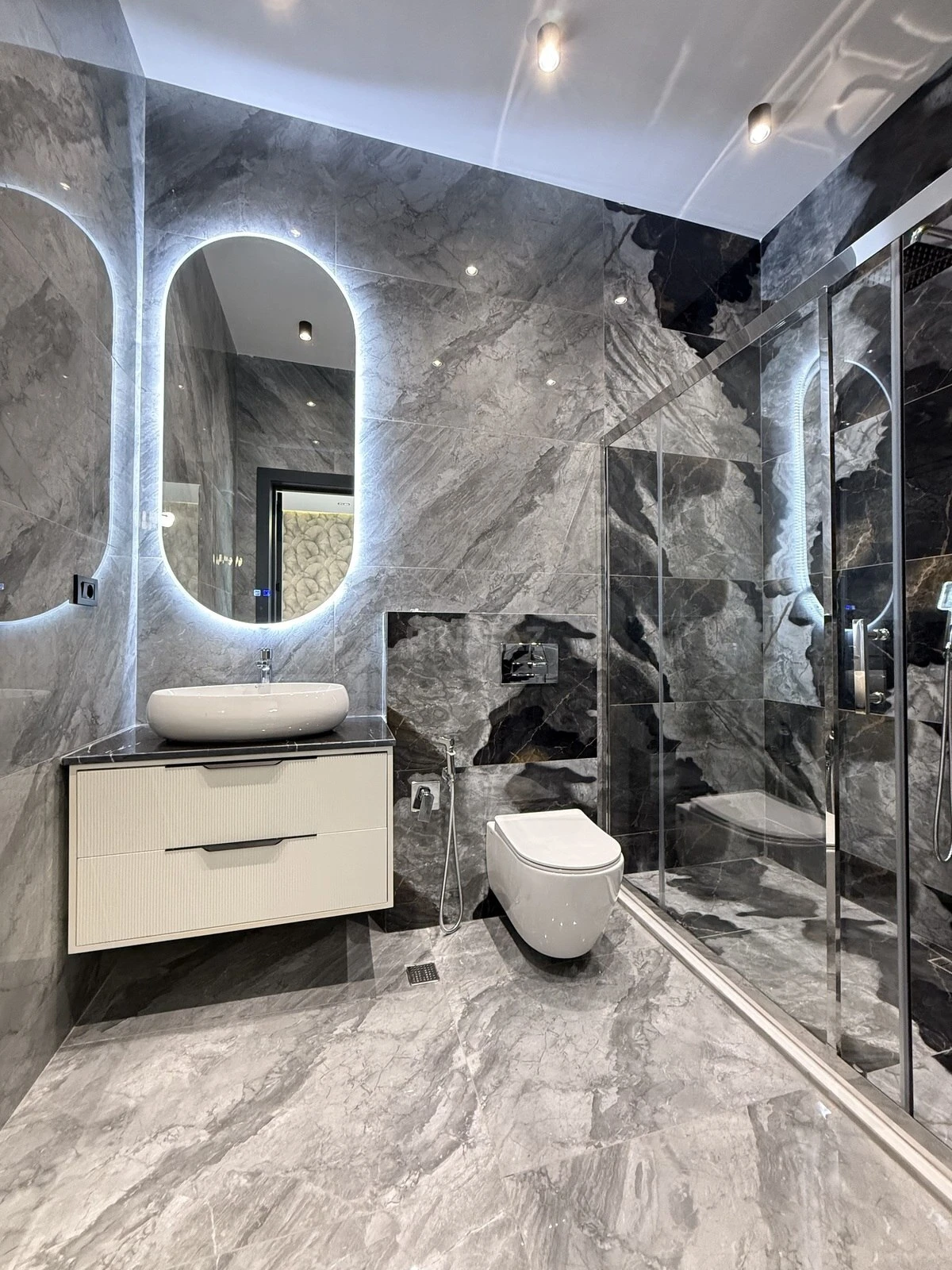 Satılır 6 otaqlı həyət evi 400 m²