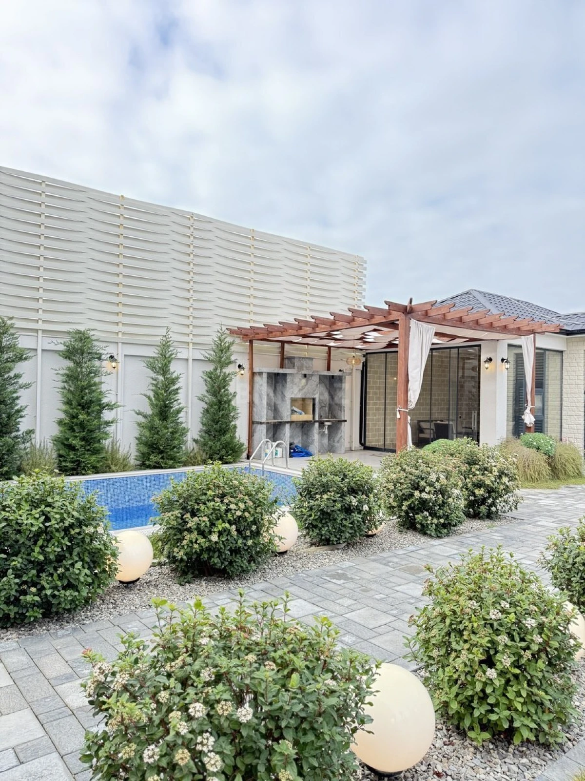 Satılır 6 otaqlı həyət evi 400 m²