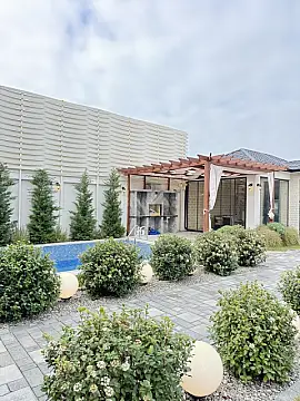 Satılır 6 otaqlı həyət evi 400 m²