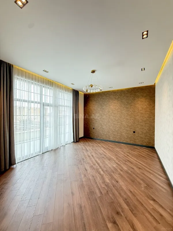 Satılır 6 otaqlı həyət evi 400 m²
