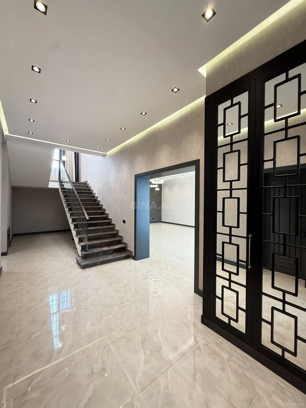 Satılır 6 otaqlı həyət evi 400 m²