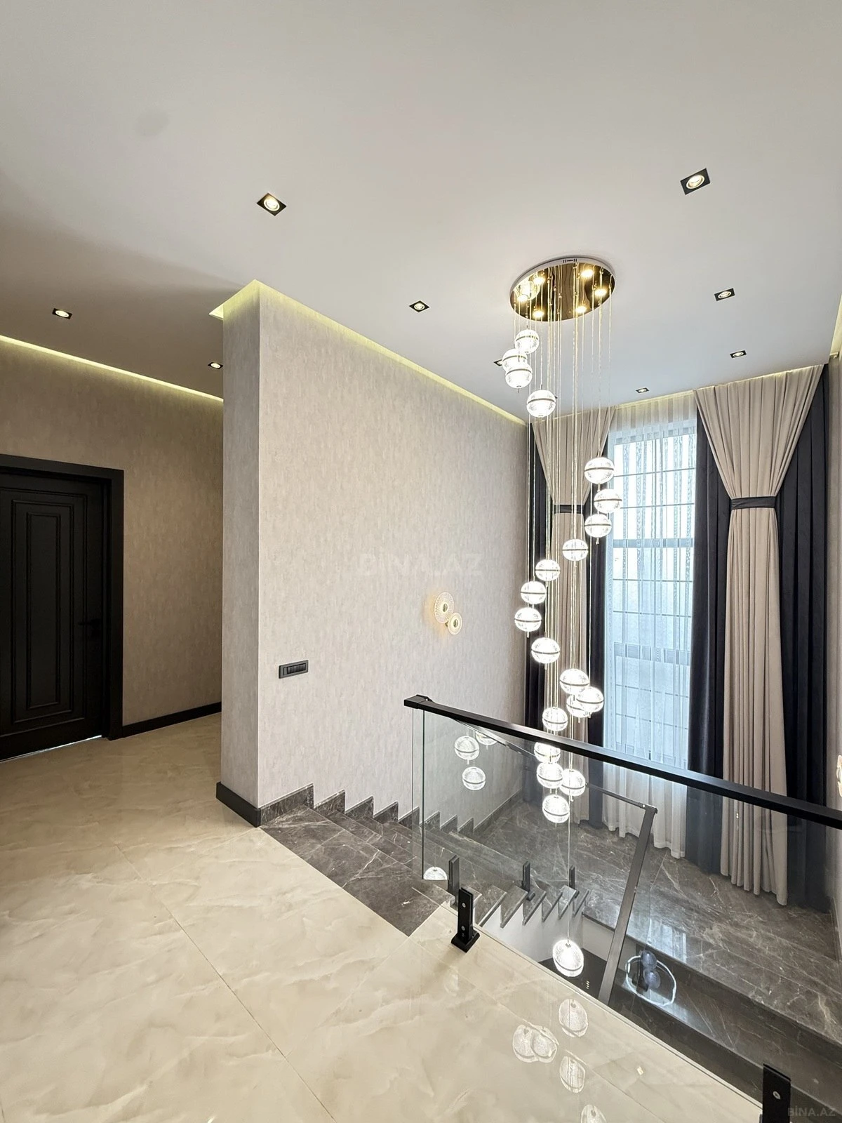 Satılır 6 otaqlı həyət evi 400 m²