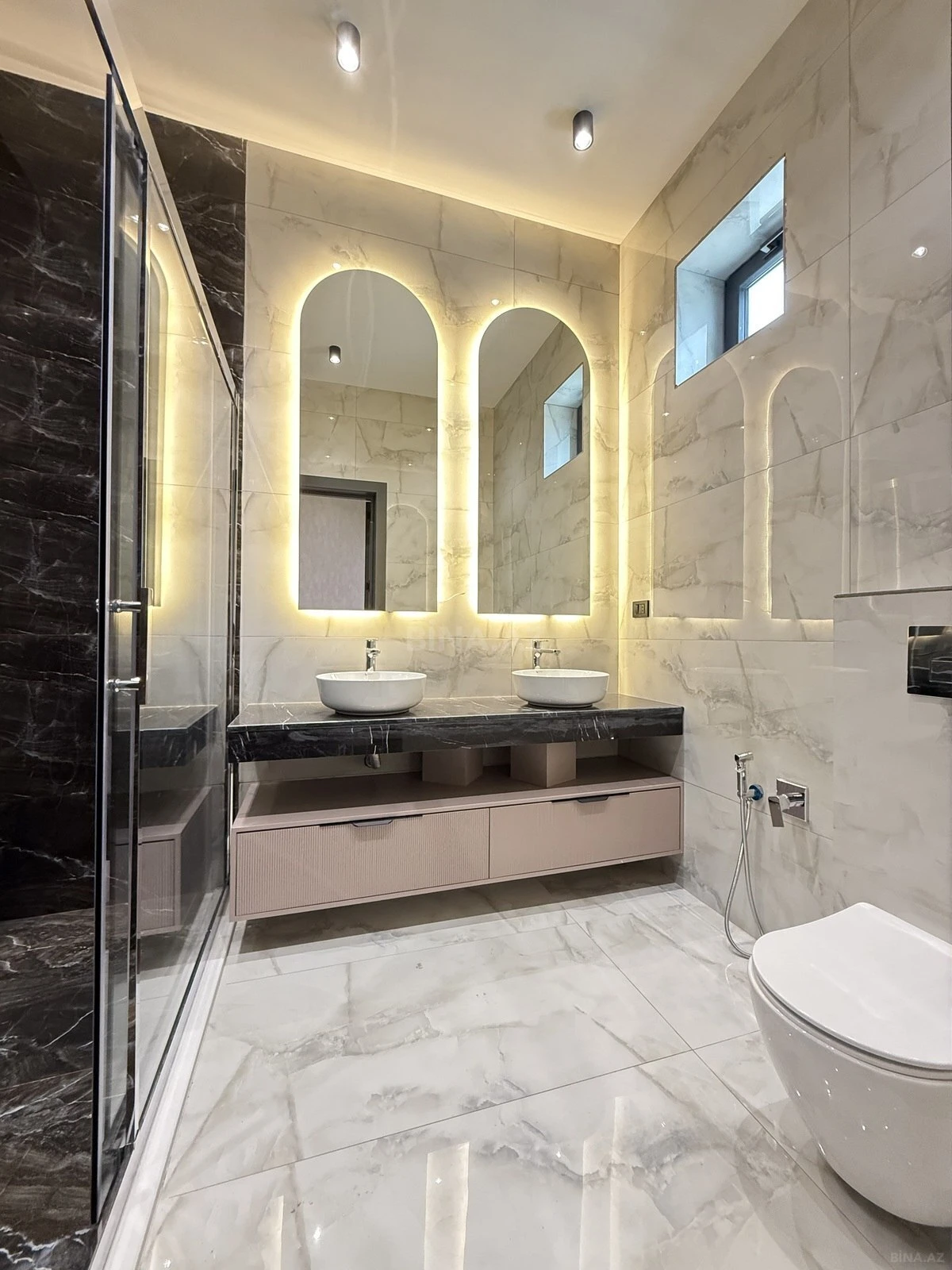 Satılır 6 otaqlı həyət evi 400 m²