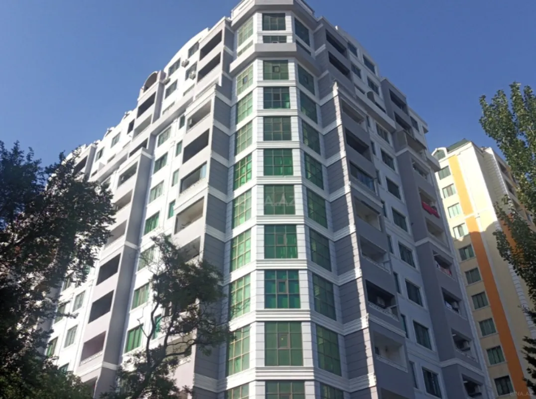 Satılır 4 otaqlı mənzil 171 m²