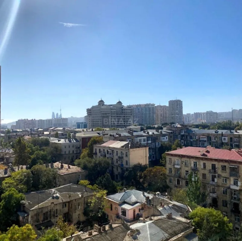 Satılır 4 otaqlı mənzil 171 m²