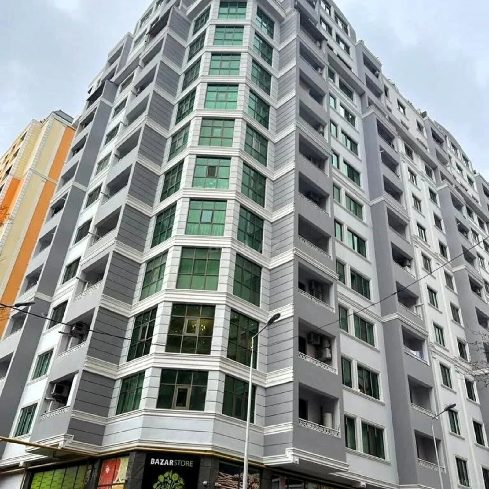 Satılır 4 otaqlı mənzil 171 m²