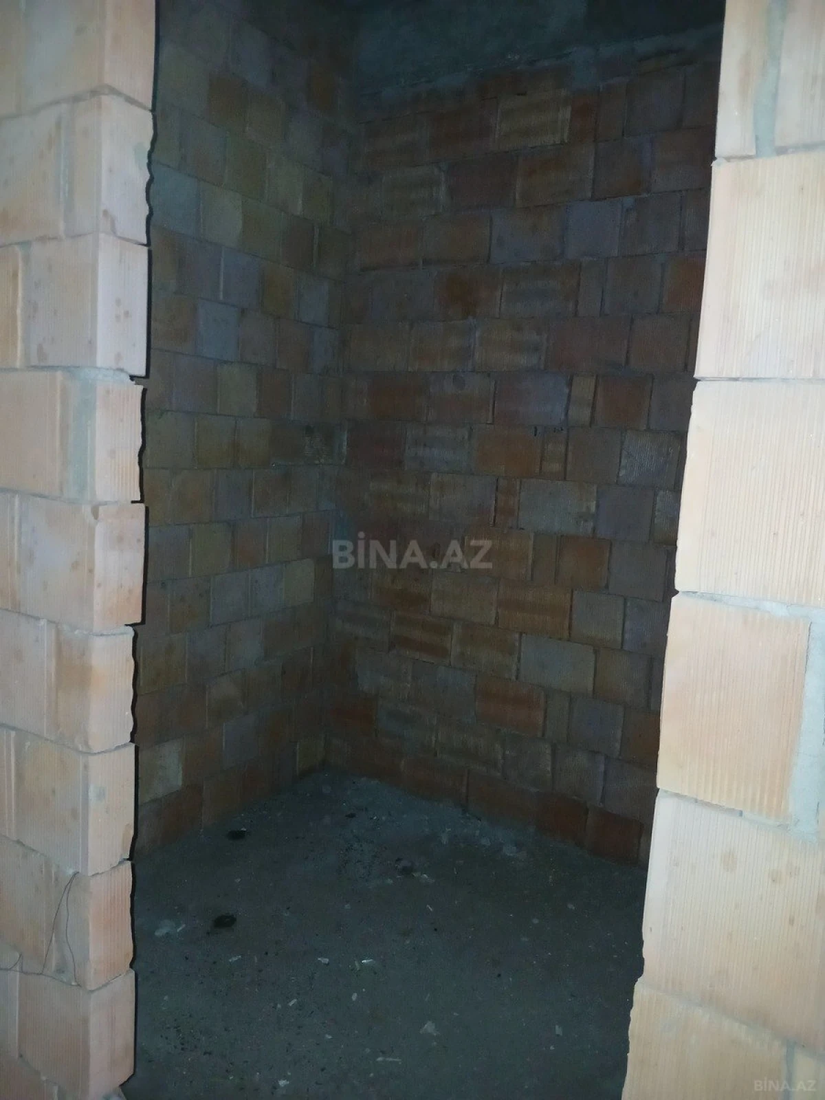 Satılır 3 otaqlı mənzil 136 m²