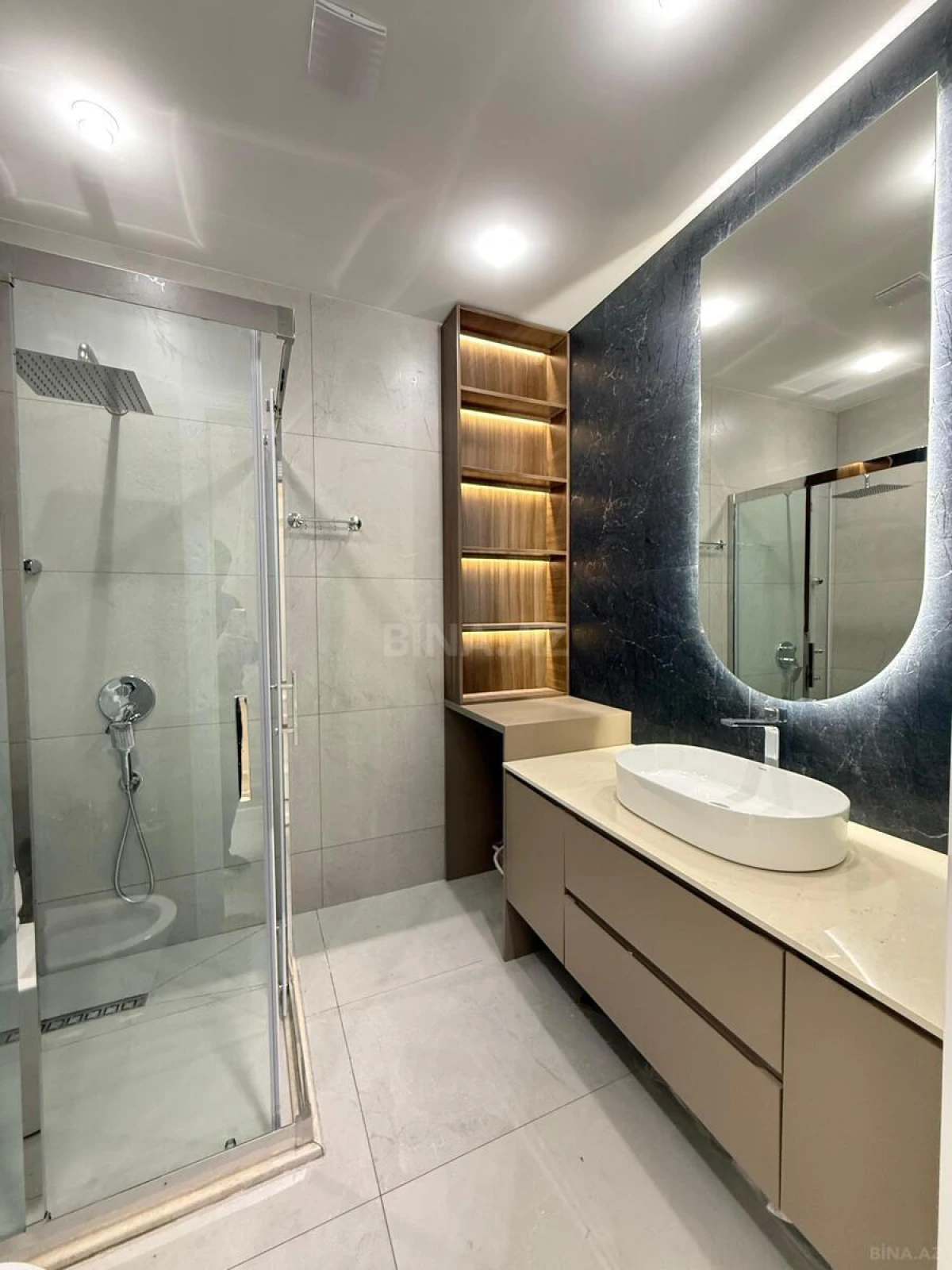 Satılır 4 otaqlı mənzil 140 m²