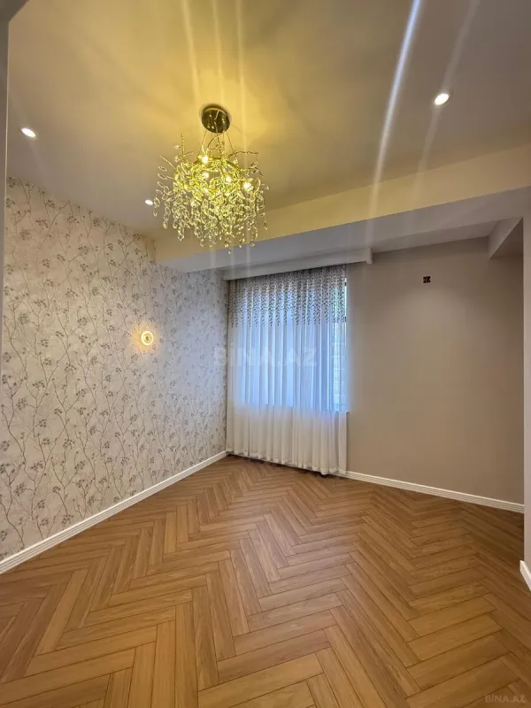Satılır 4 otaqlı mənzil 140 m²