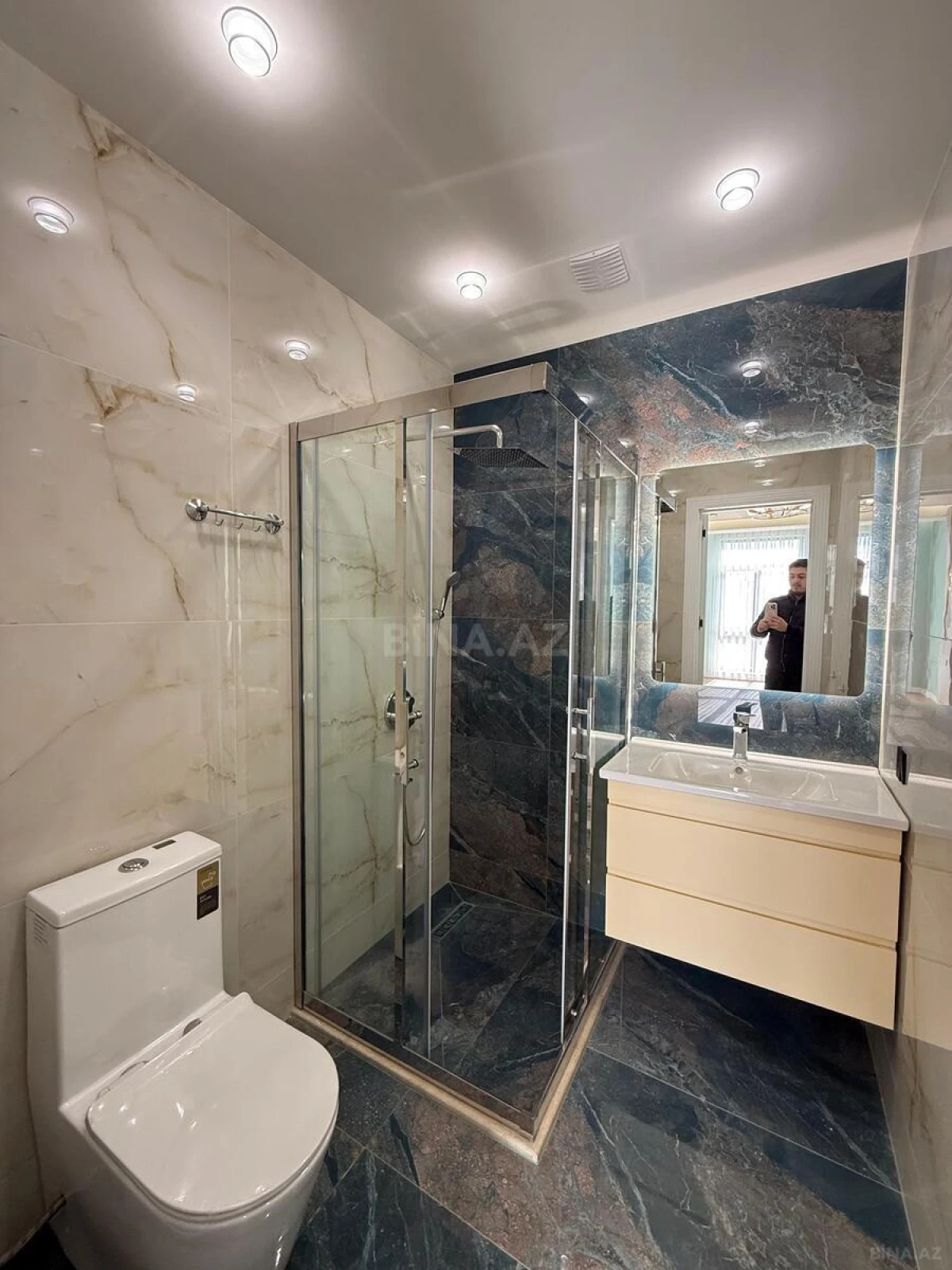 Satılır 4 otaqlı mənzil 140 m²