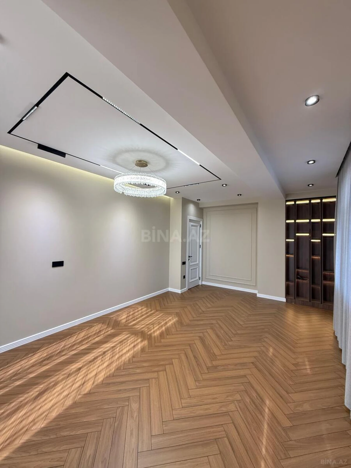 Satılır 4 otaqlı mənzil 140 m²