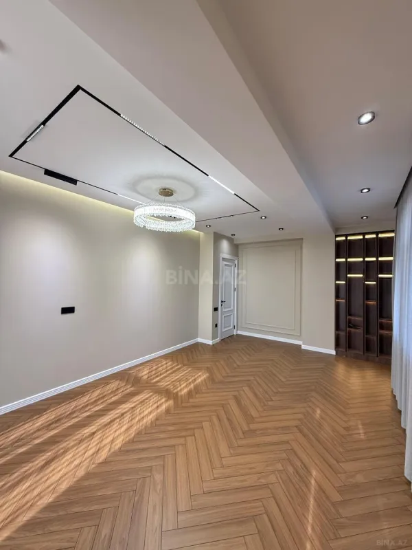 Satılır 4 otaqlı mənzil 140 m²