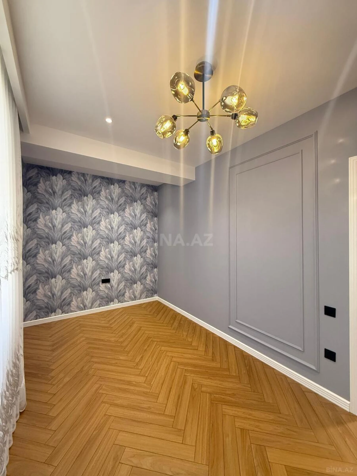 Satılır 4 otaqlı mənzil 140 m²
