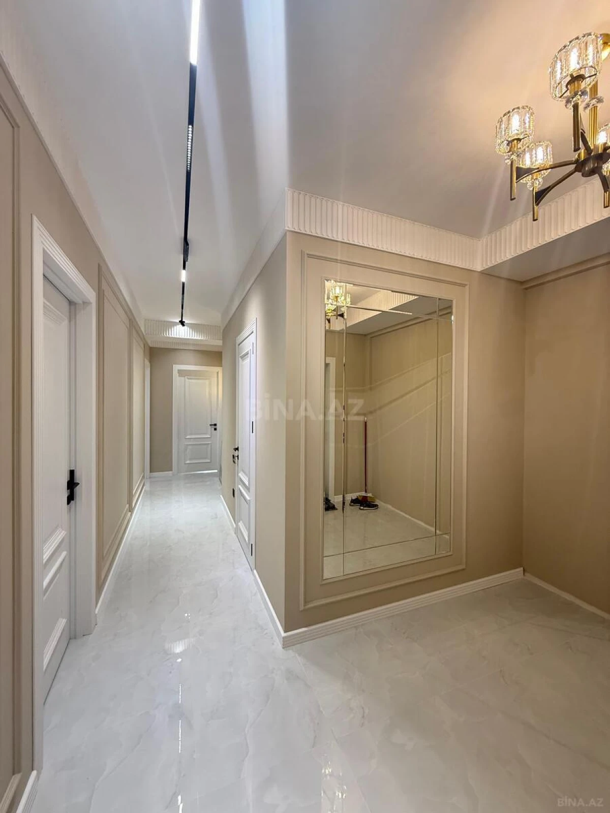 Satılır 4 otaqlı mənzil 140 m²