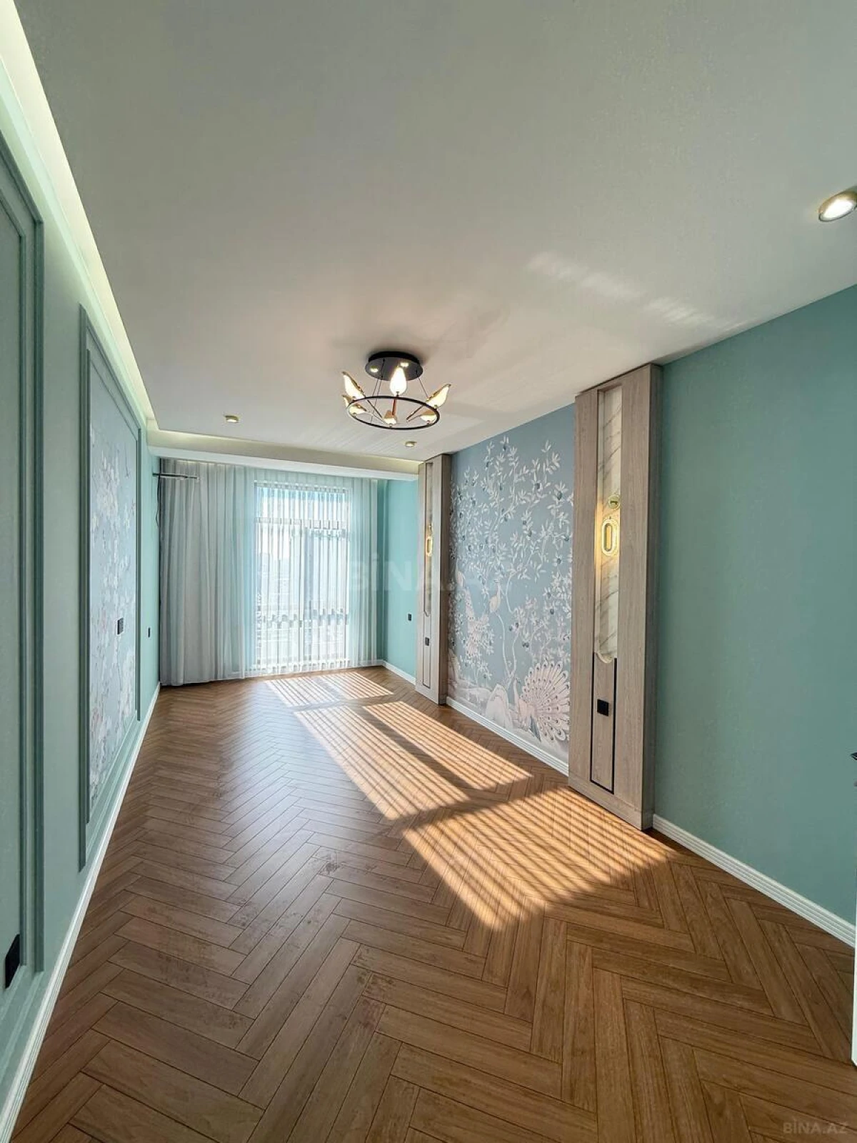 Satılır 4 otaqlı mənzil 140 m²