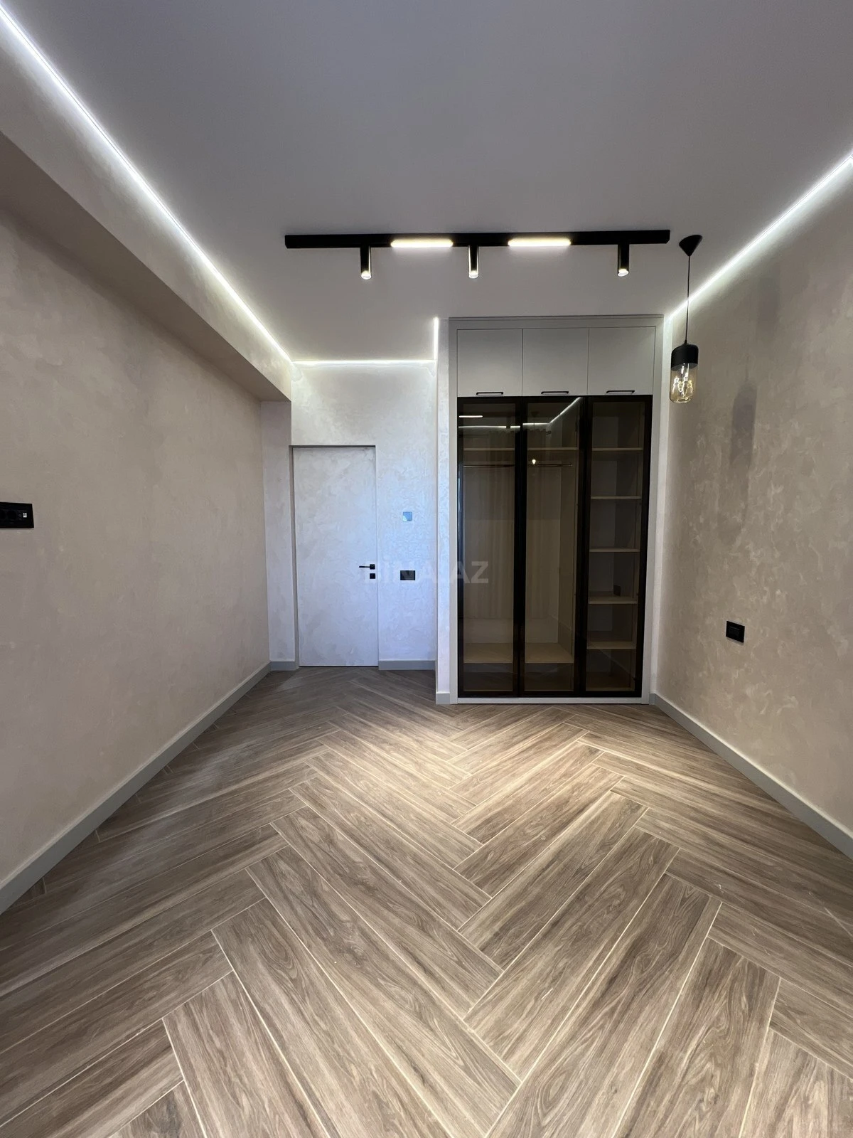 Satılır 2 otaqlı mənzil 68 m²