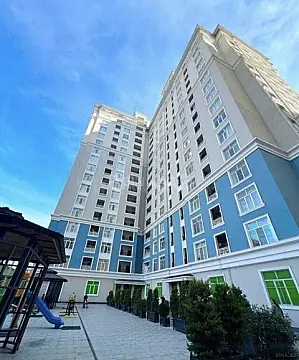 Satılır 5 otaqlı mənzil 272 m²