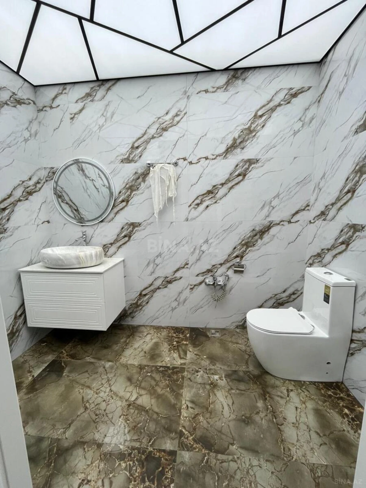 Satılır 2 otaqlı mənzil 65 m²