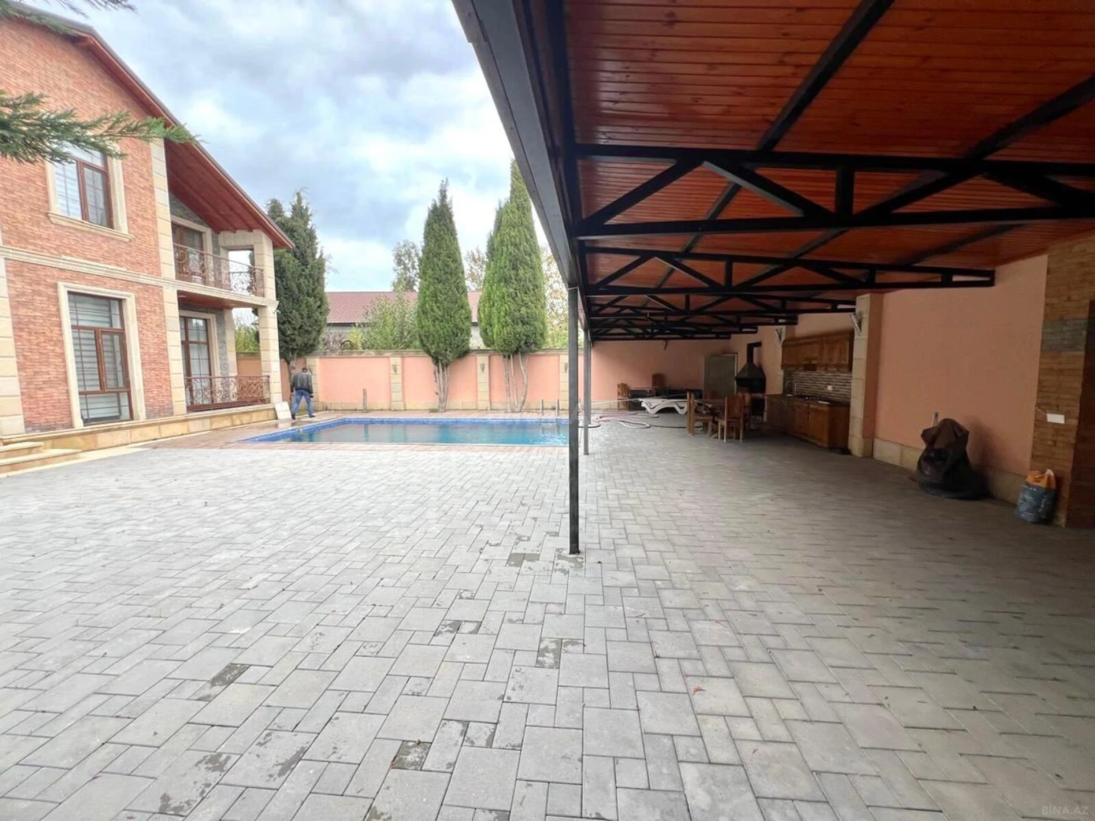 Satılır 5 otaqlı həyət evi 218 m²