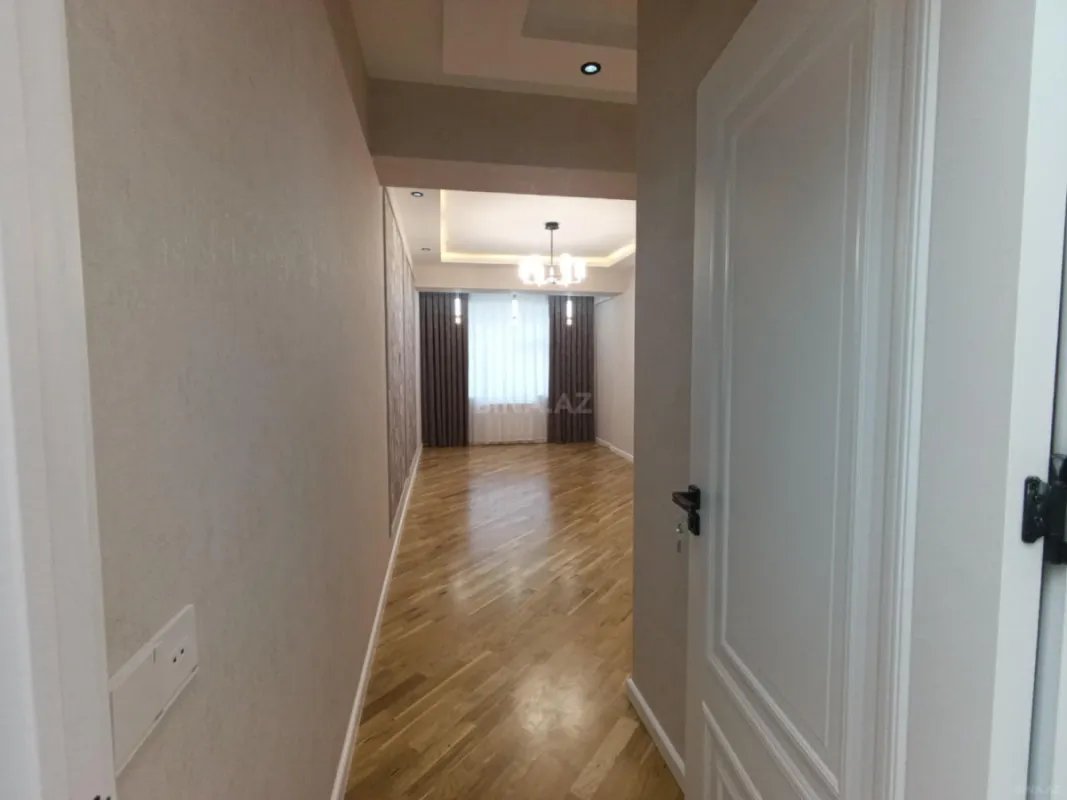 Satılır 4 otaqlı mənzil 153 m²
