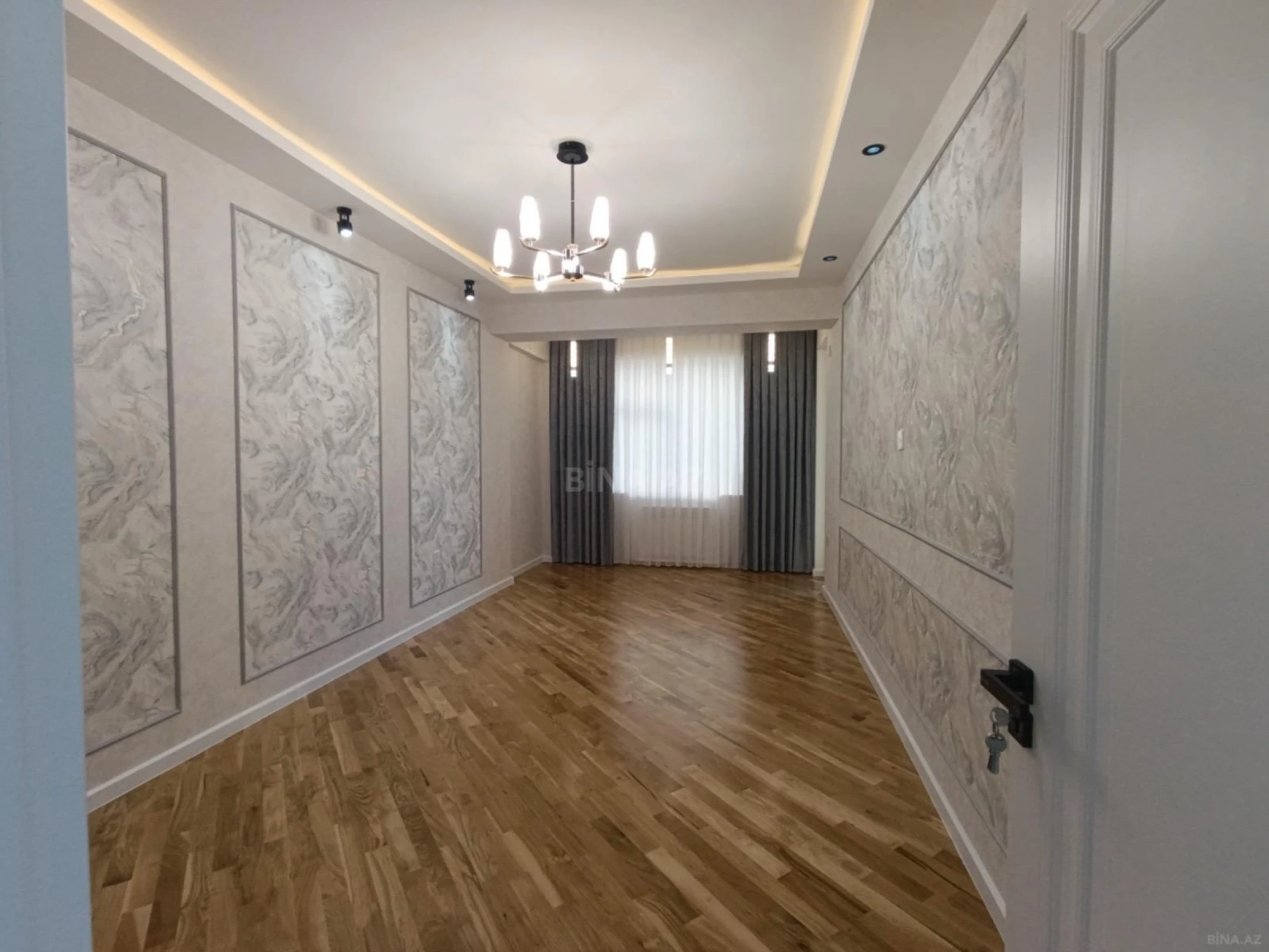 Satılır 4 otaqlı mənzil 153 m²