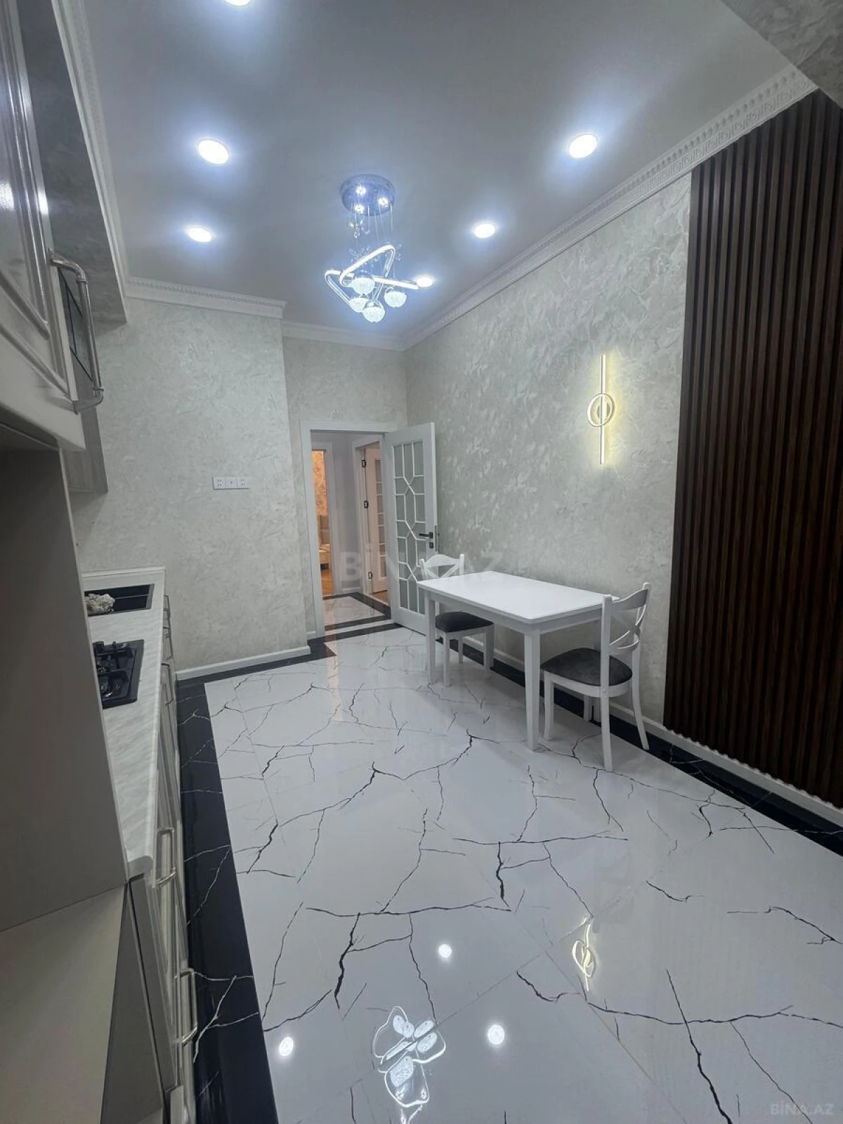 Satılır 2 otaqlı mənzil 77 m²
