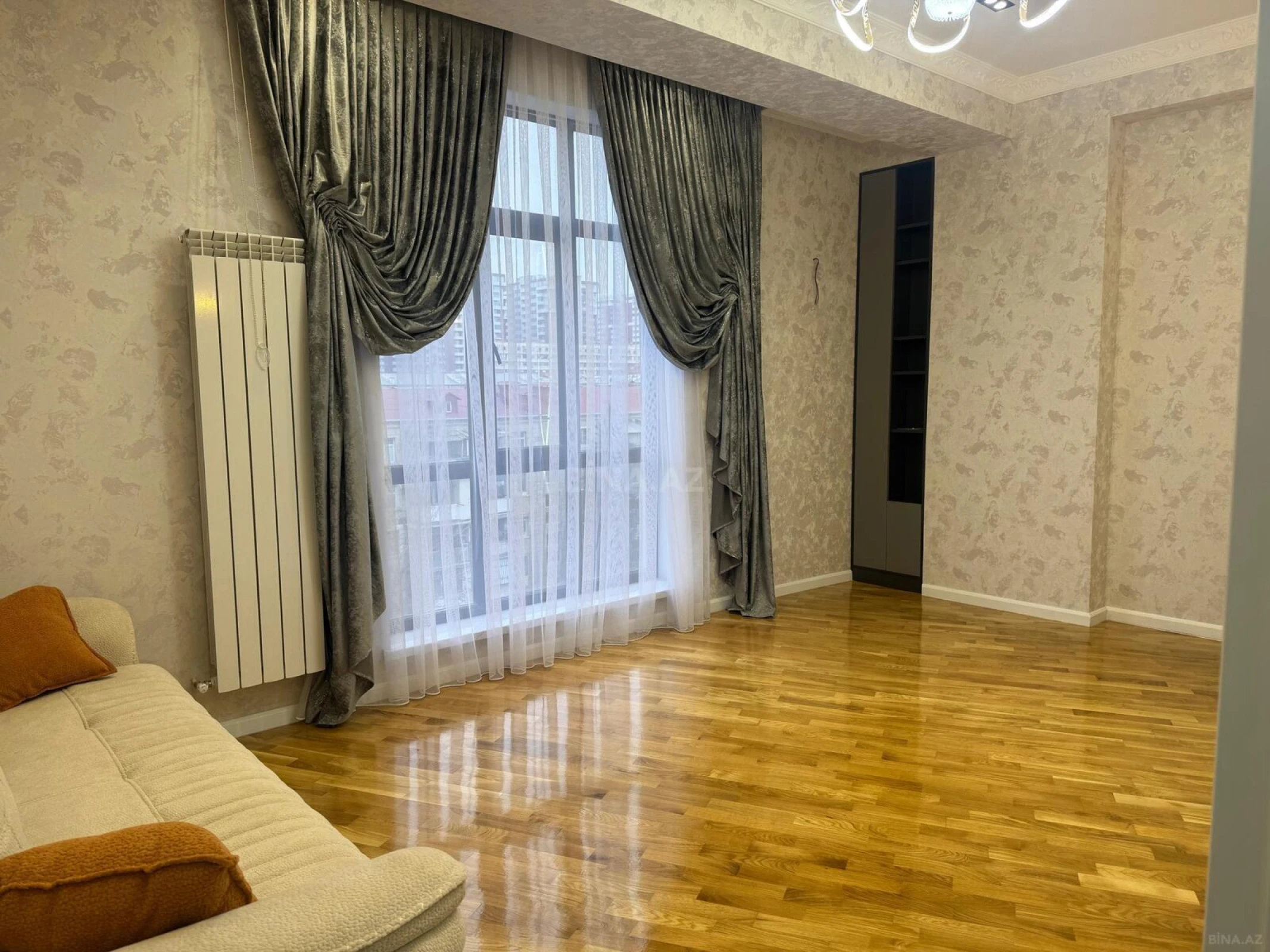 Satılır 2 otaqlı mənzil 77 m²